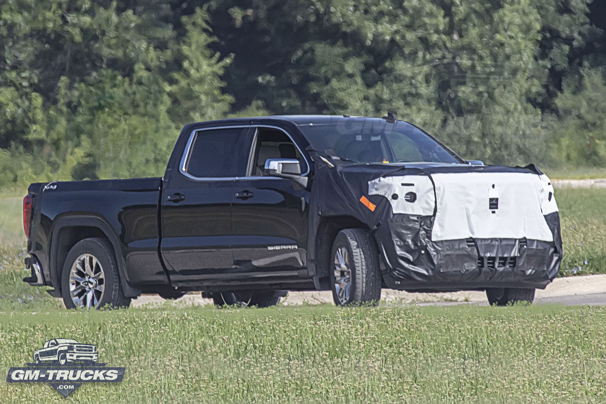 First Look: Facelifted 2022 GMC Sierra Captured!