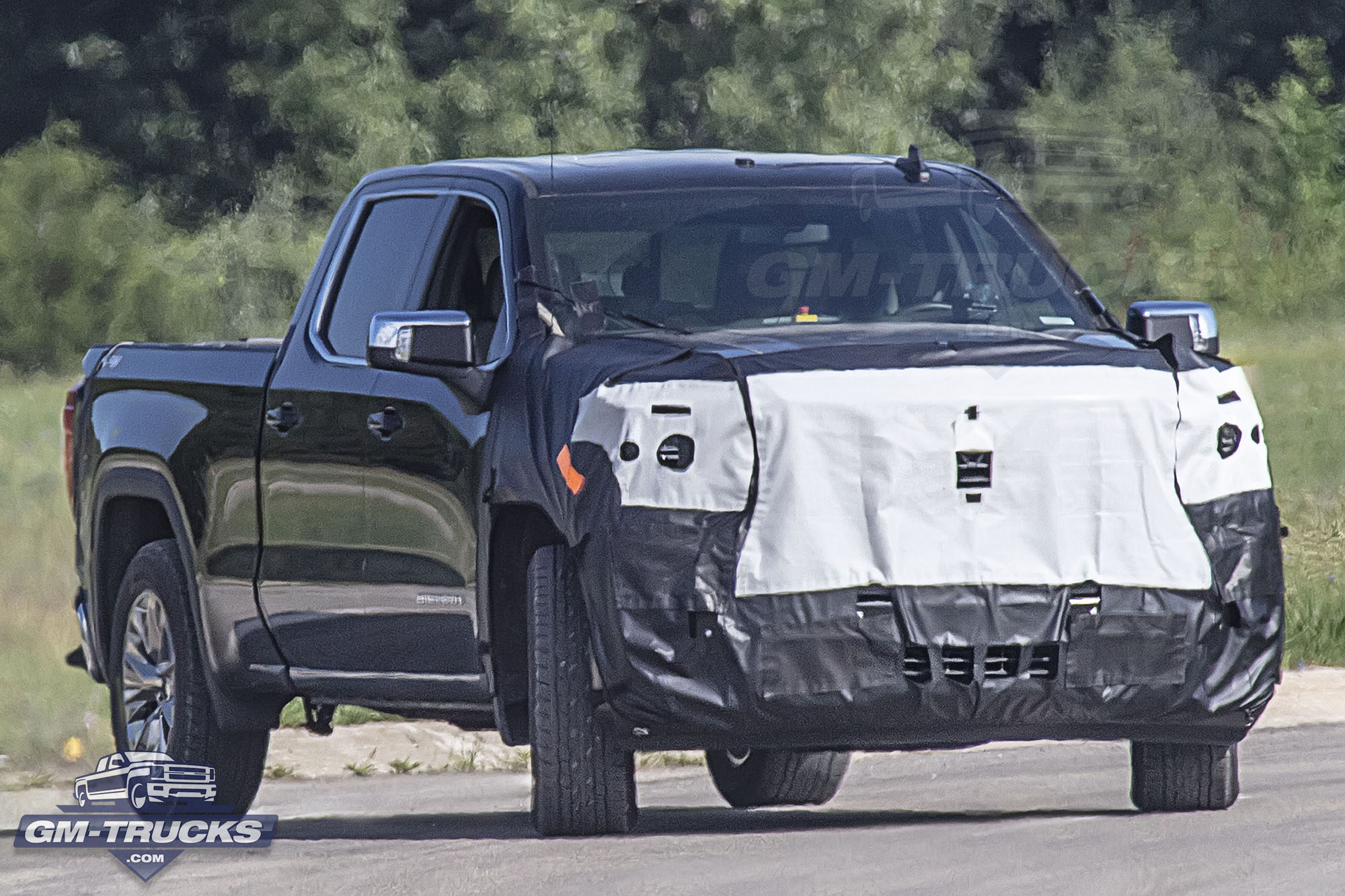 First Look: Facelifted 2022 GMC Sierra Captured!