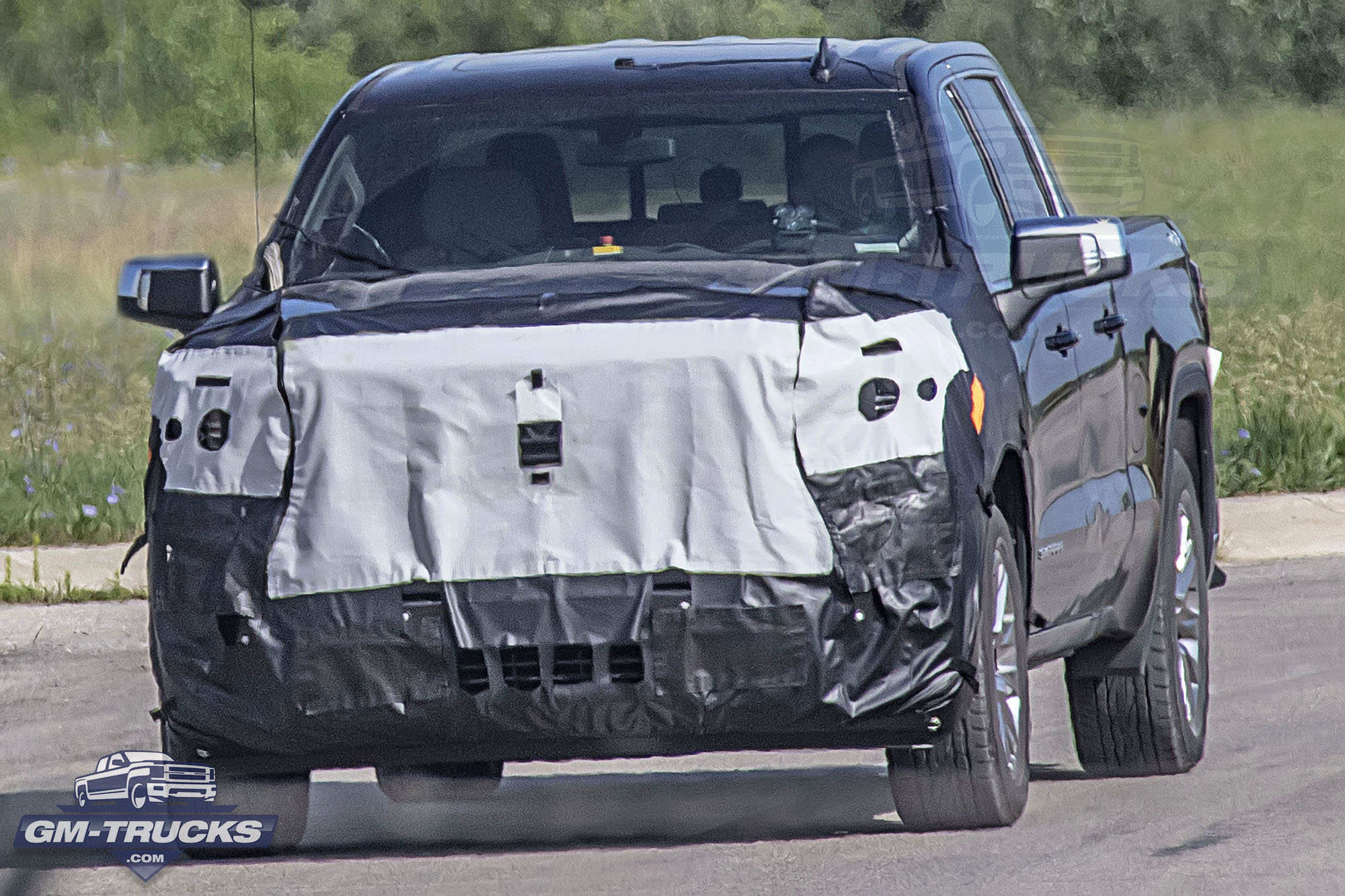 First Look: Facelifted 2022 GMC Sierra Captured!