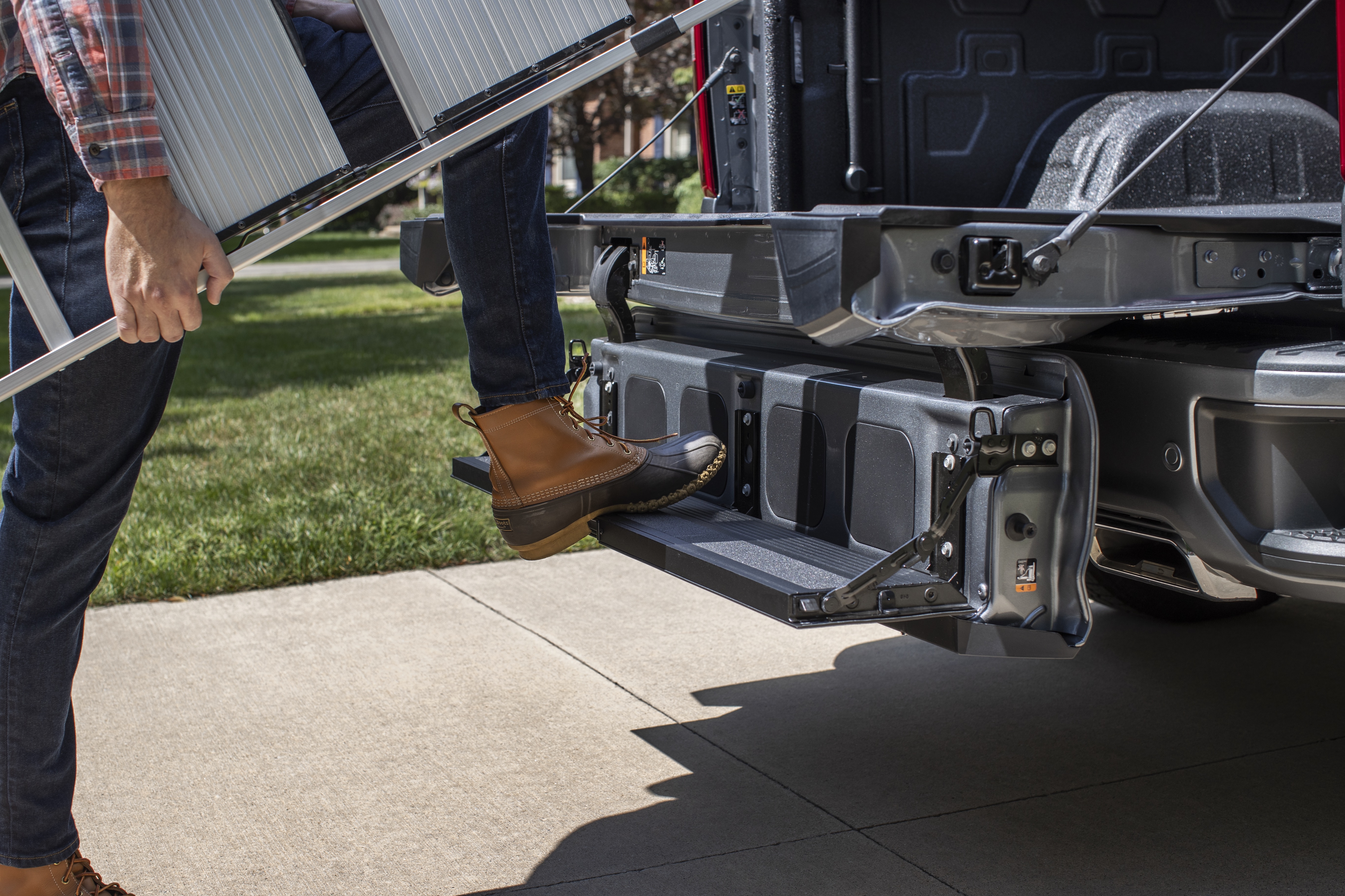 2021 Chevrolet Silverado Multi Flex Tailgate 02