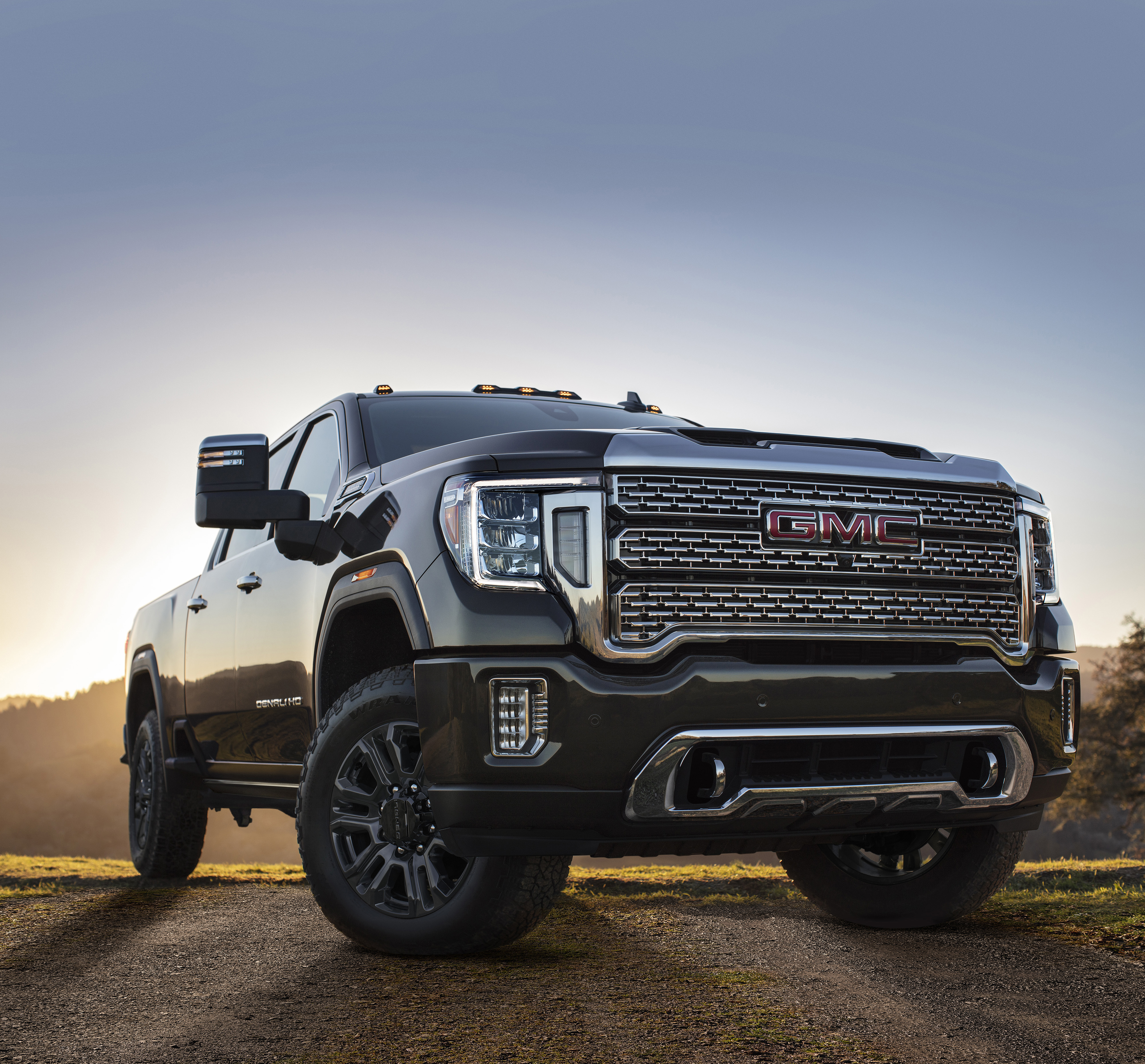 2021 GMC Sierra Adds More Innovative Trailering Tech 2 2021 GMC Sierra HD Black Diamond Edition
