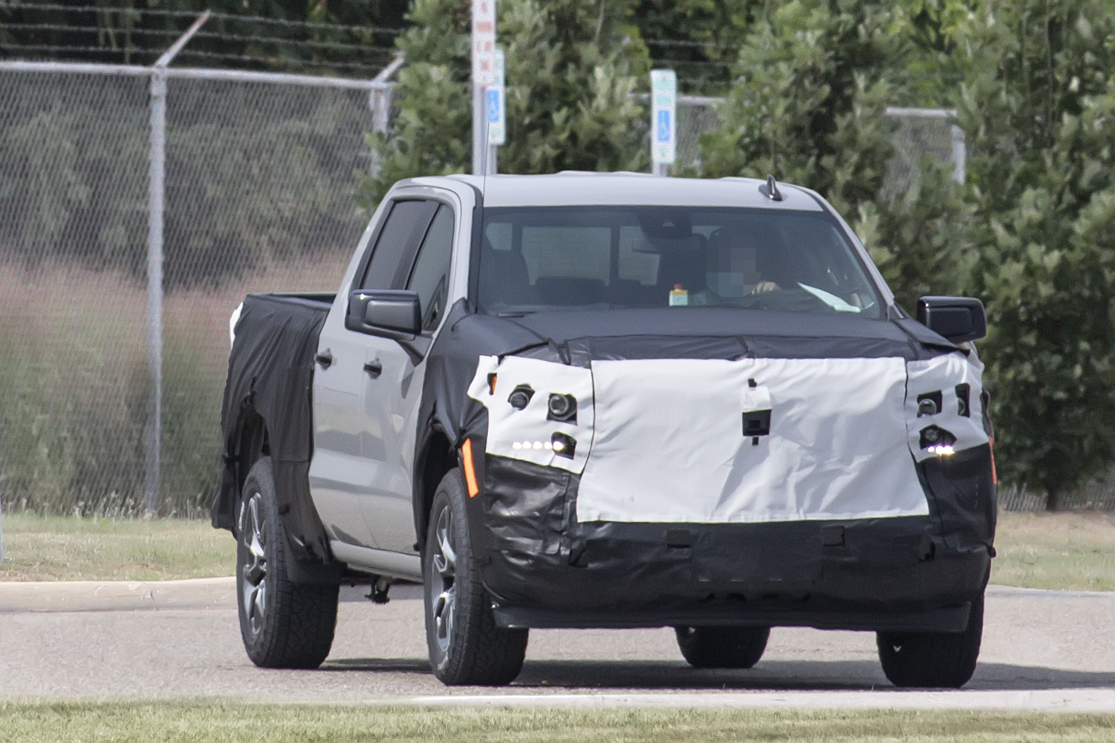 Spy Shots: 2022 Chevy Silverado and GMC Sierra