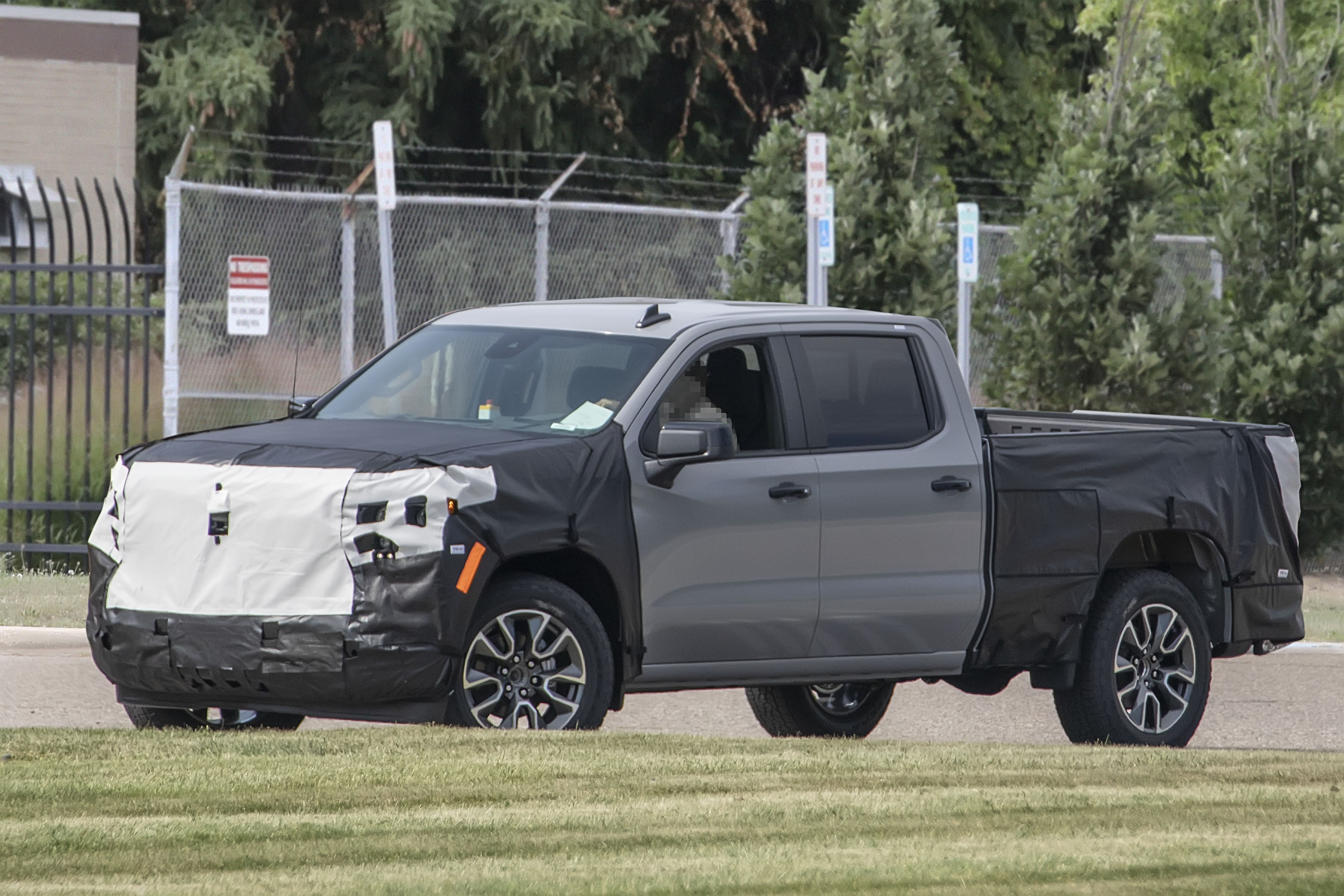 Spy Shots: 2022 Chevy Silverado and GMC Sierra