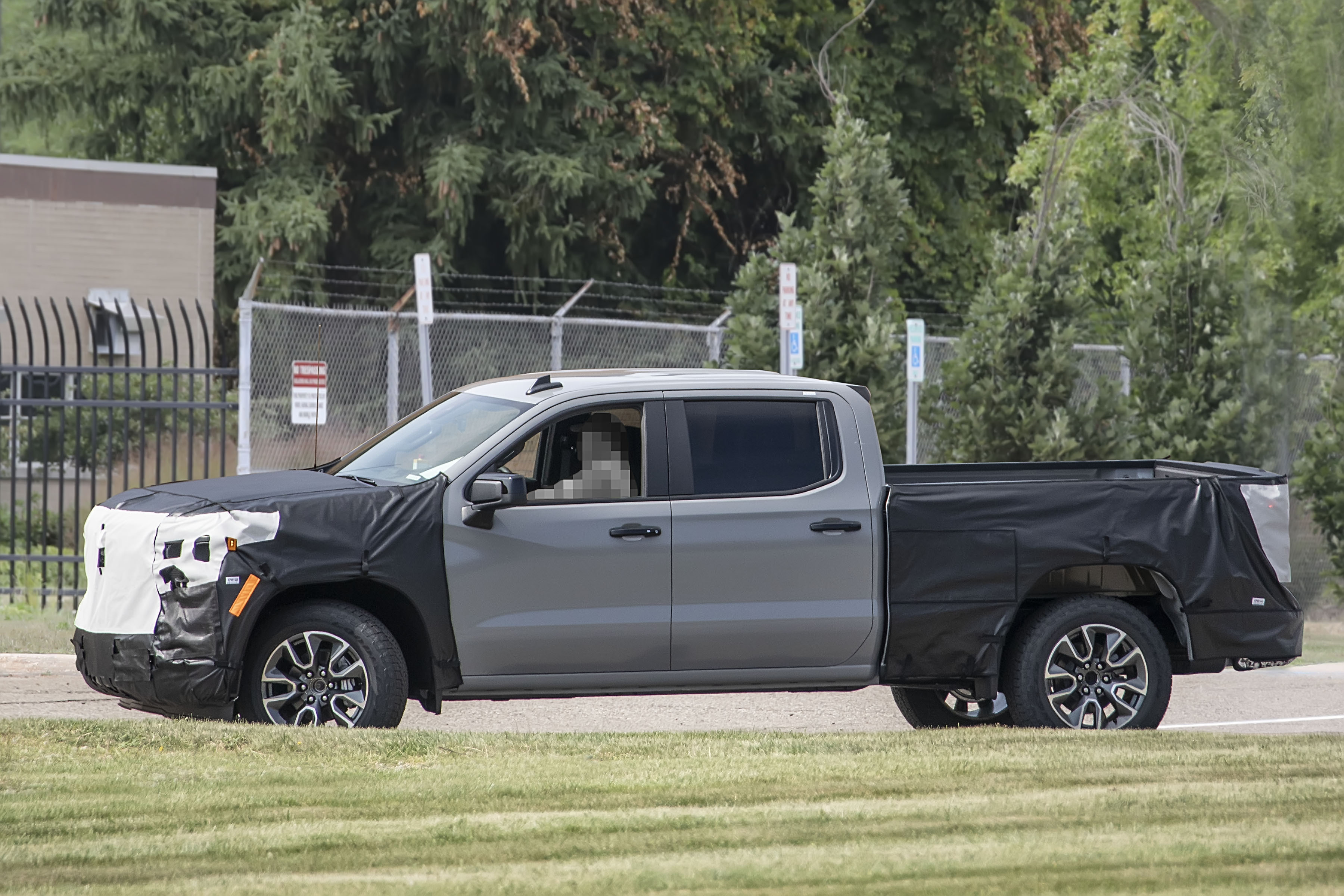 Spy Shots: 2022 Chevy Silverado and GMC Sierra