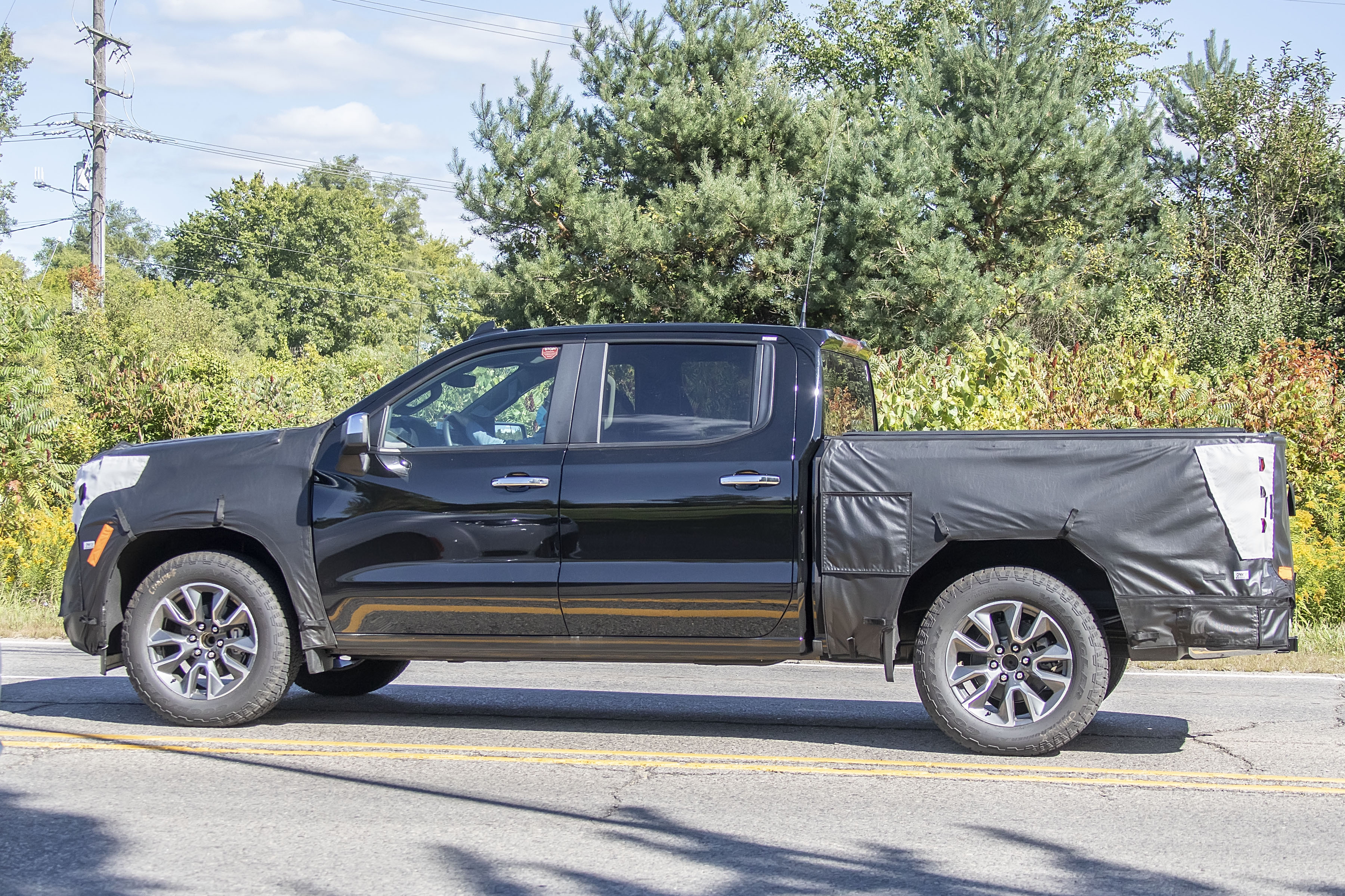 Spy Shots: 2022 Chevy Silverado and GMC Sierra