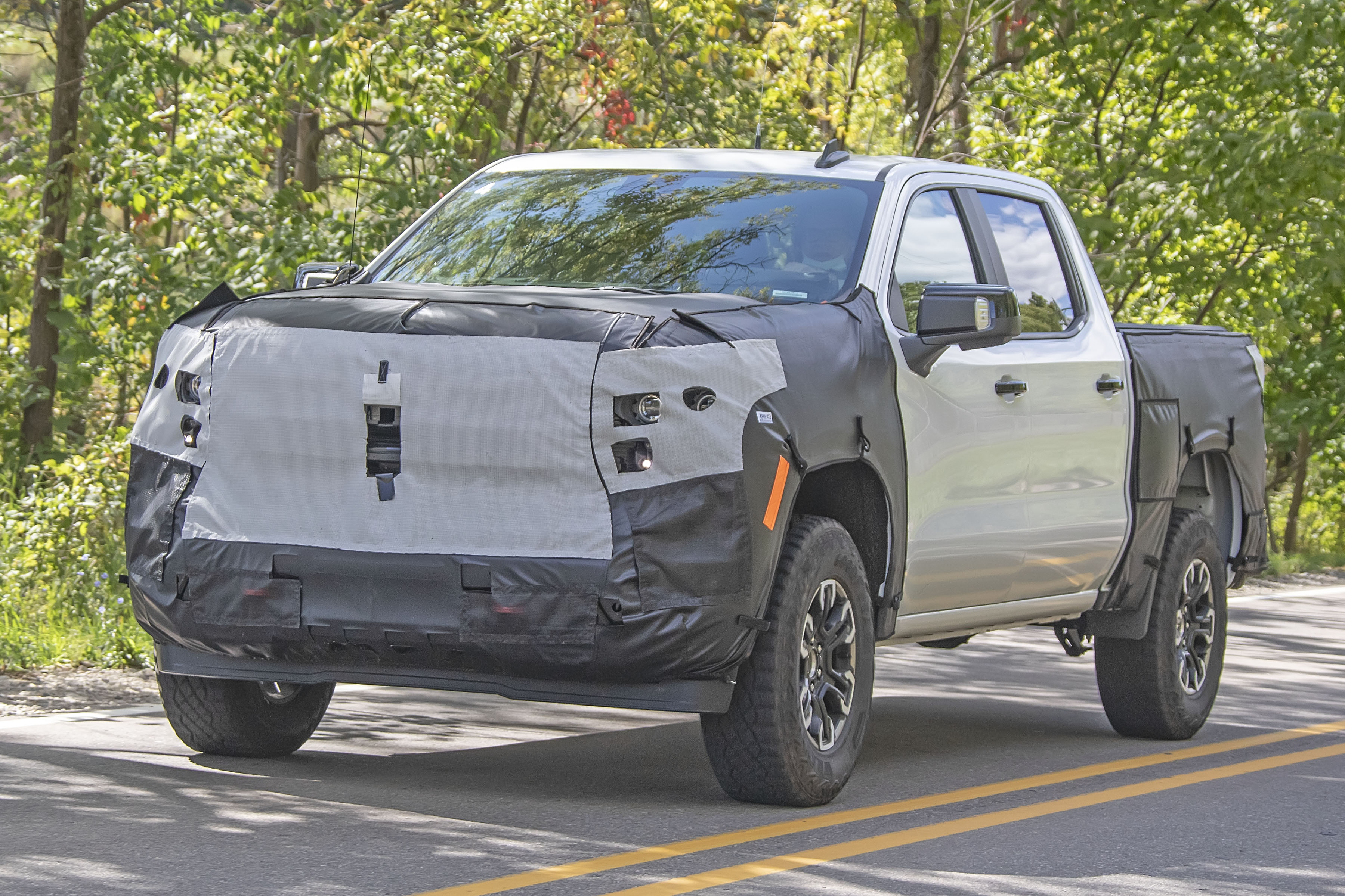 Spy Shots: 2022 Chevy Silverado and GMC Sierra