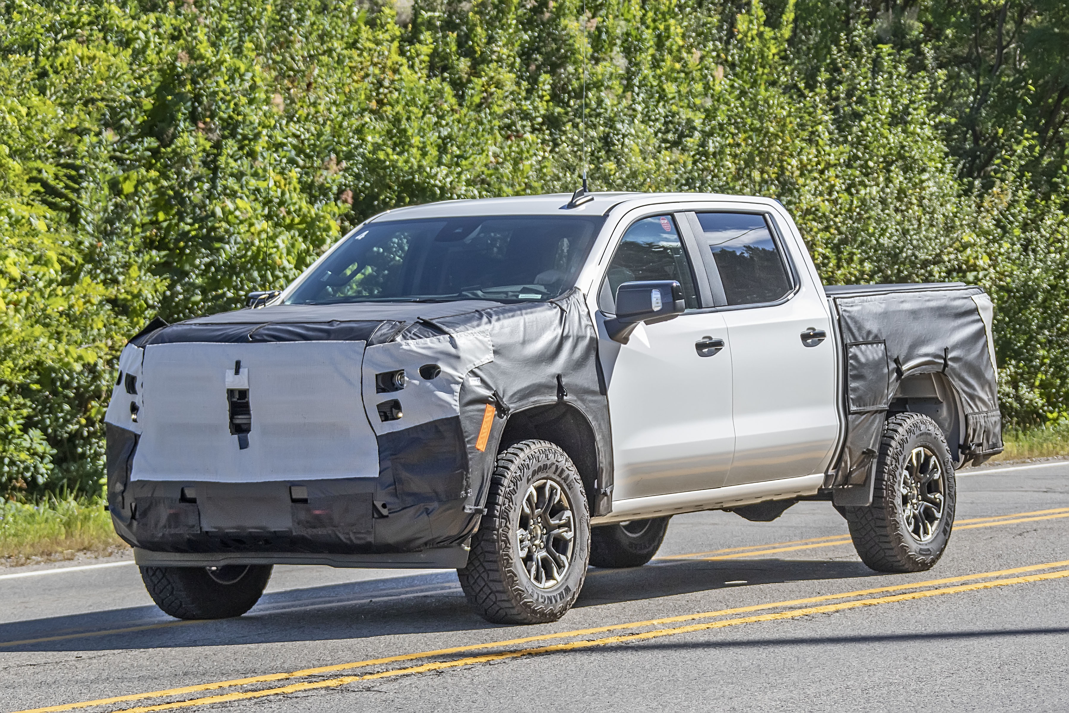 Spy Shots: 2022 Chevy Silverado and GMC Sierra