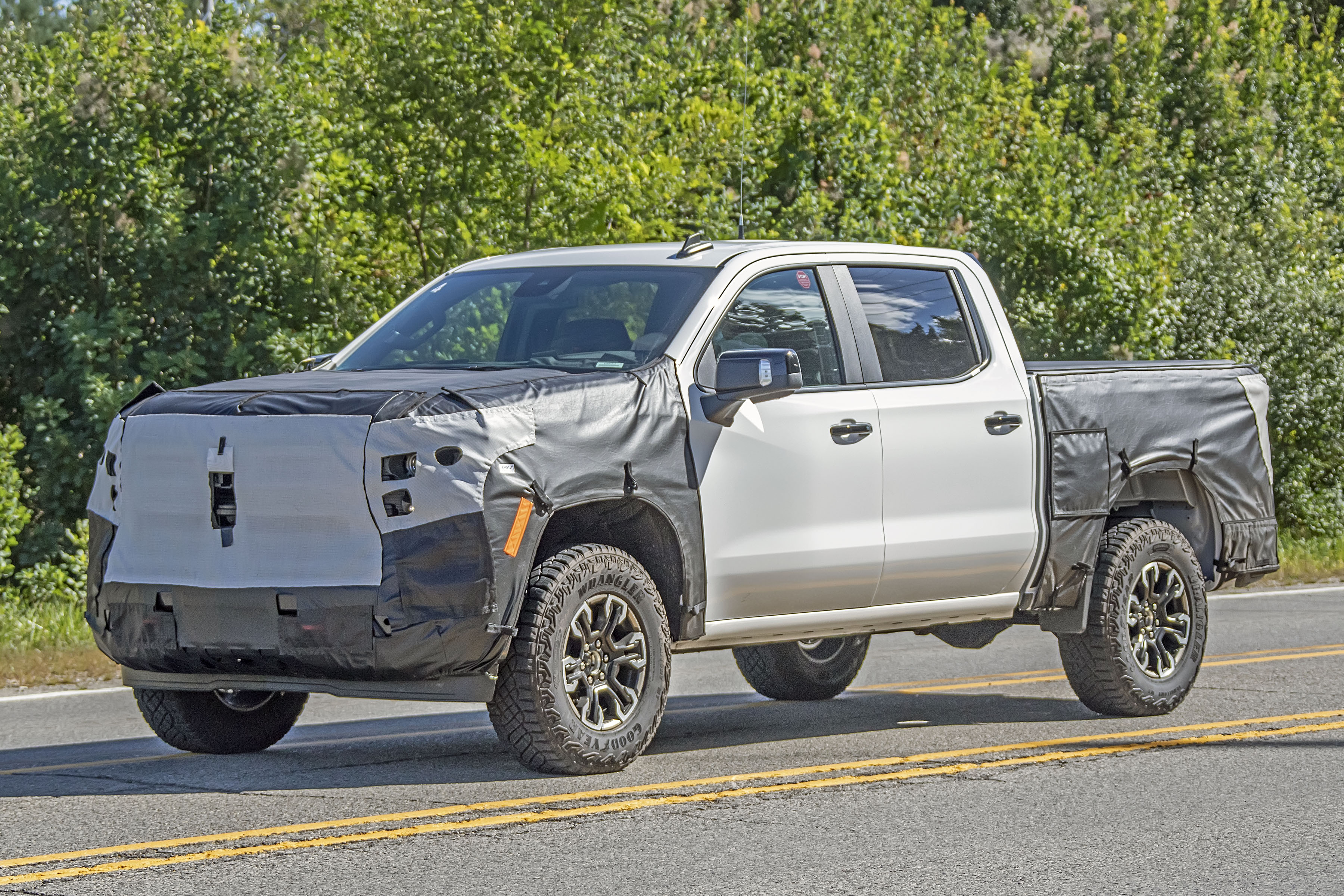 Spy Shots: 2022 Chevy Silverado and GMC Sierra