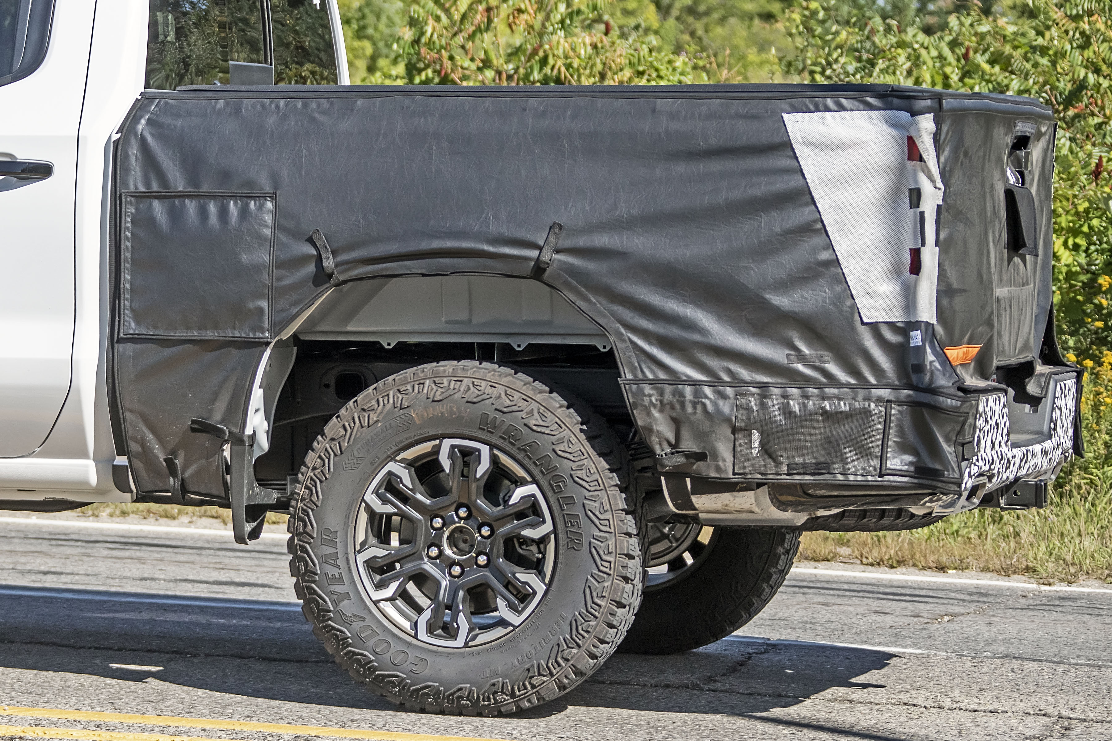 Spy Shots: 2022 Chevy Silverado and GMC Sierra