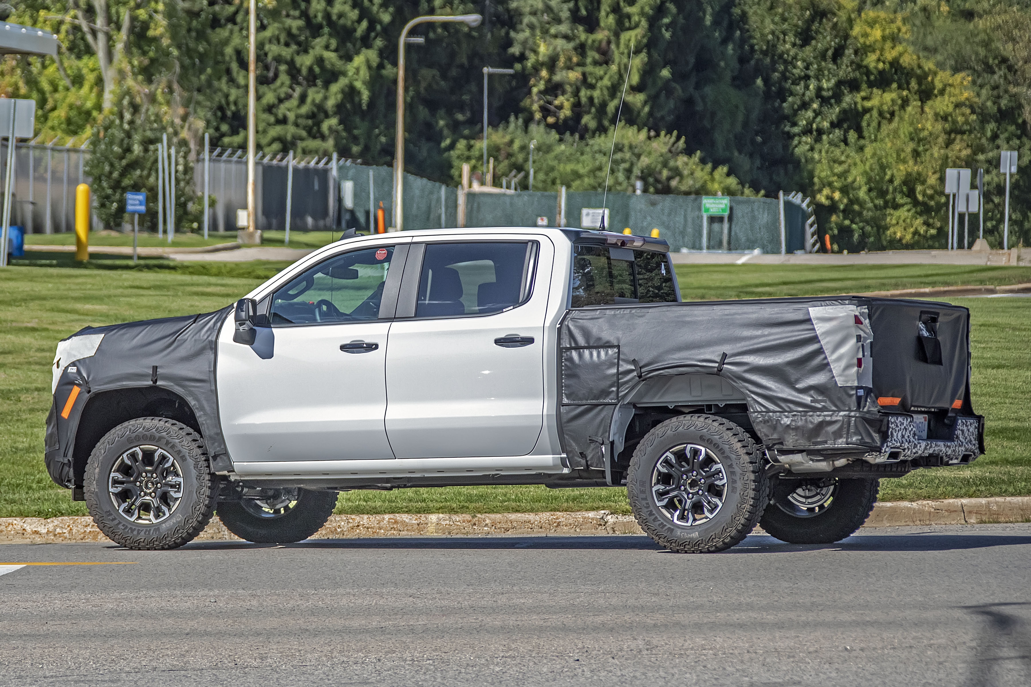 Spy Shots: 2022 Chevy Silverado and GMC Sierra