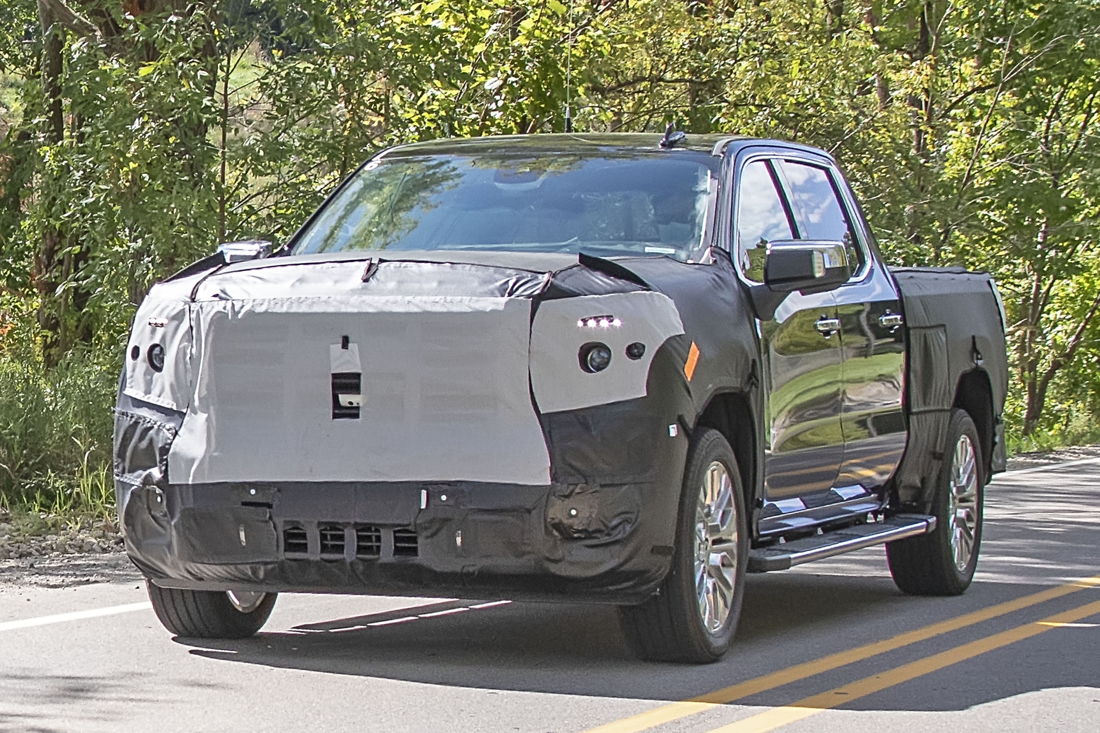 Spy Shots: 2022 Chevy Silverado and GMC Sierra