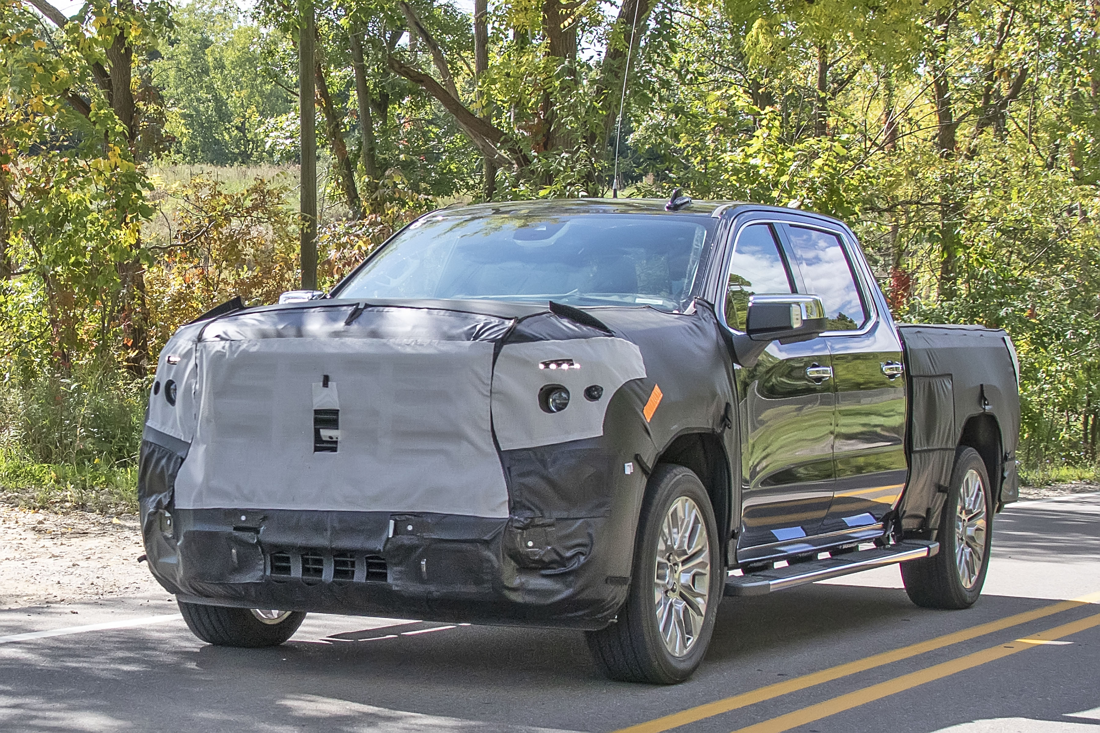 Spy Shots: 2022 Chevy Silverado and GMC Sierra