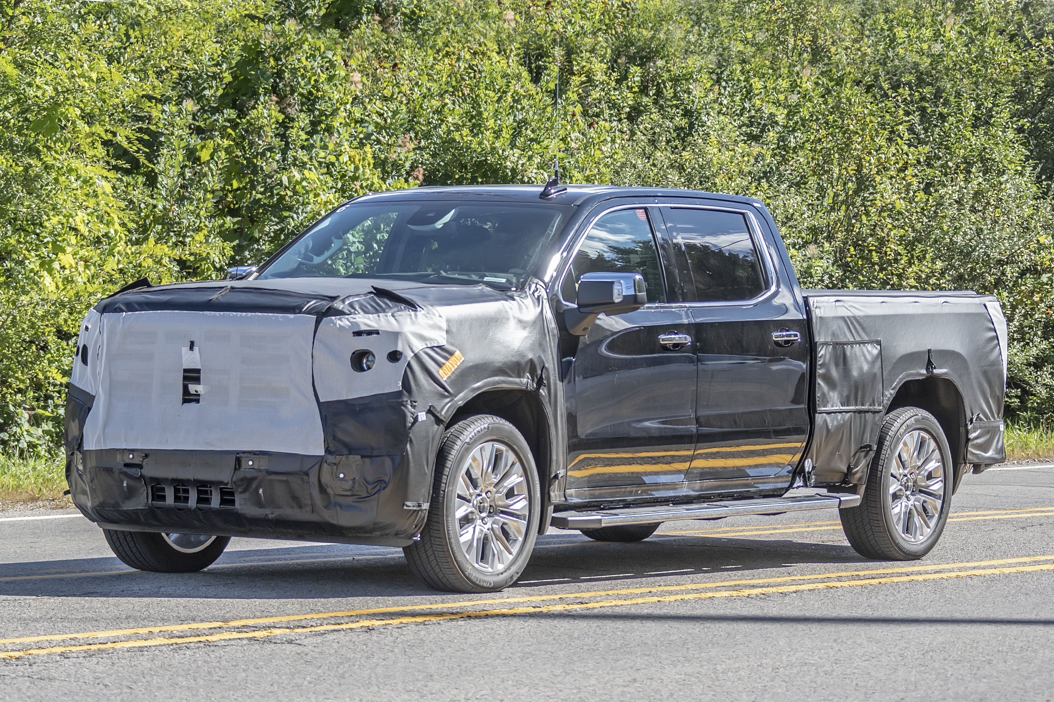 Spy Shots: 2022 Chevy Silverado and GMC Sierra