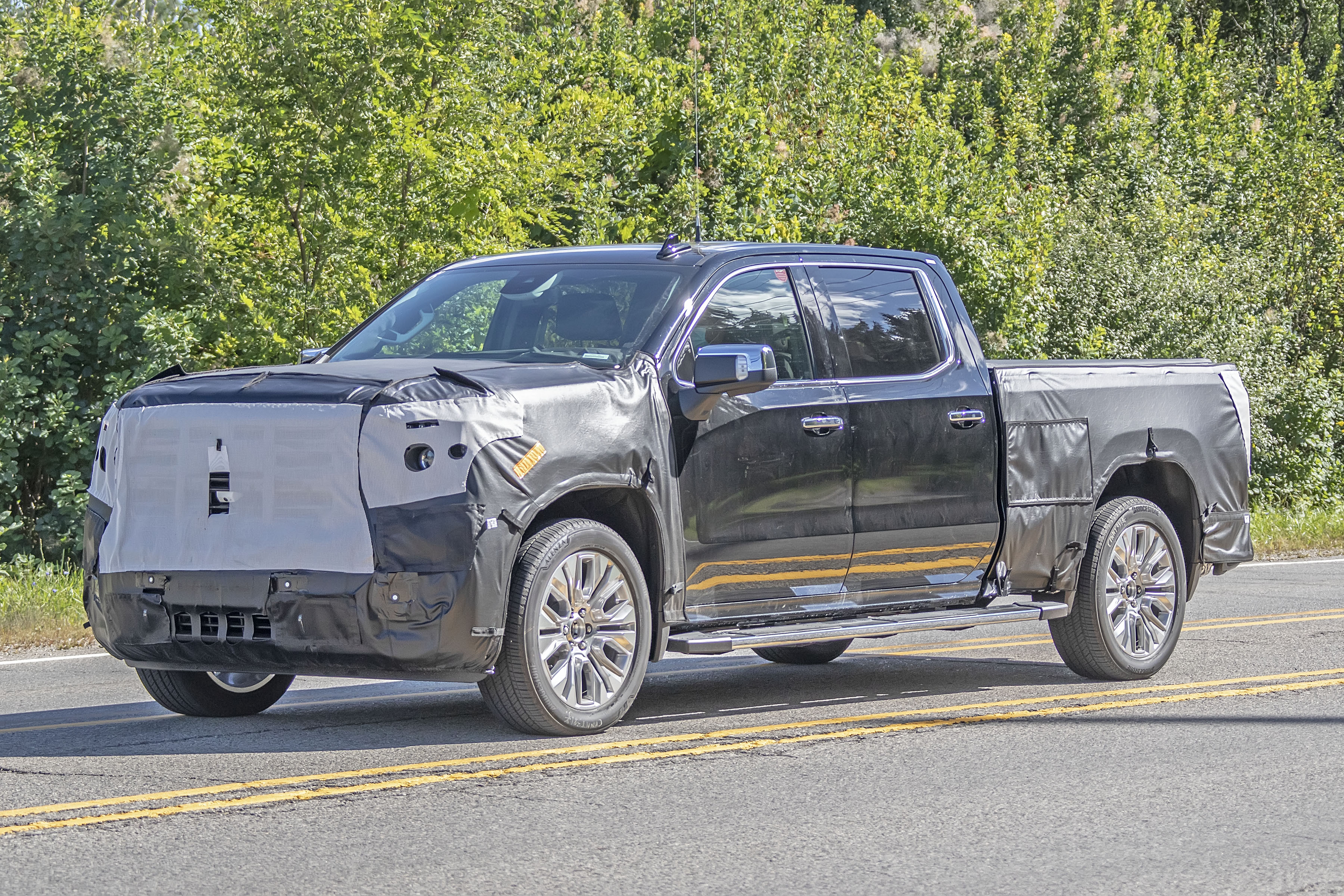 Spy Shots: 2022 Chevy Silverado and GMC Sierra