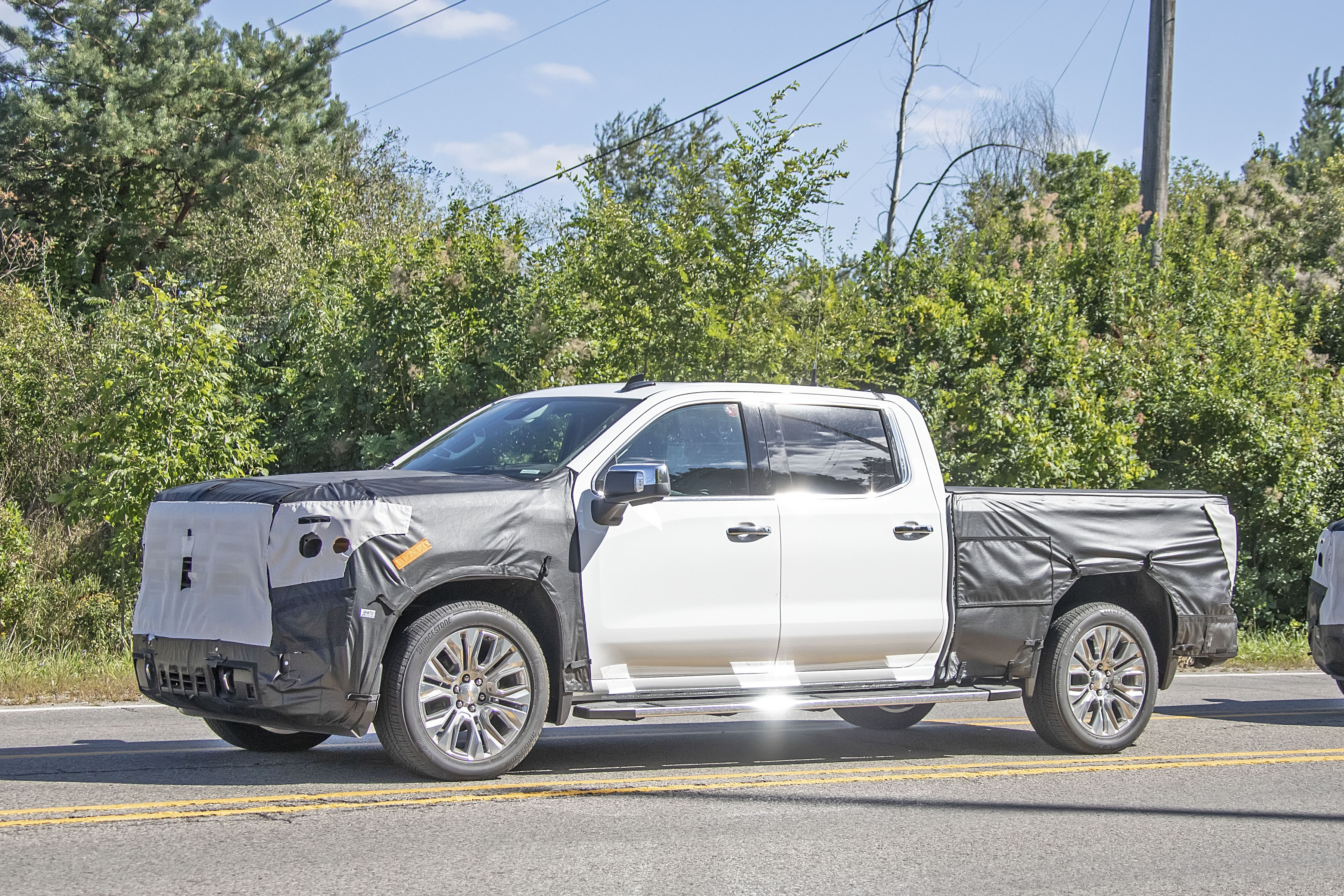 Spy Shots: 2022 Chevy Silverado and GMC Sierra