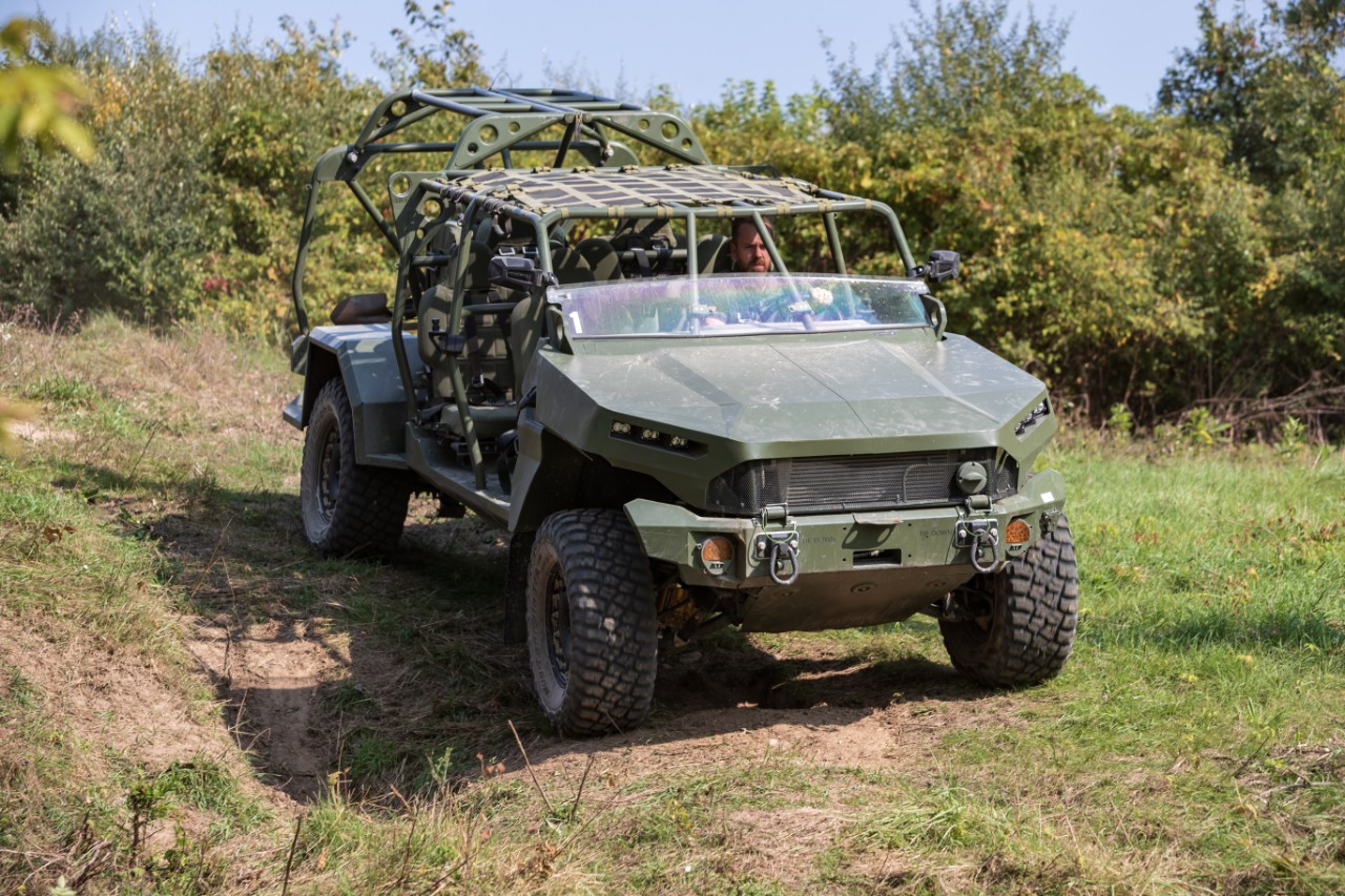 GM Defense Infantry Squad Vehicle 04