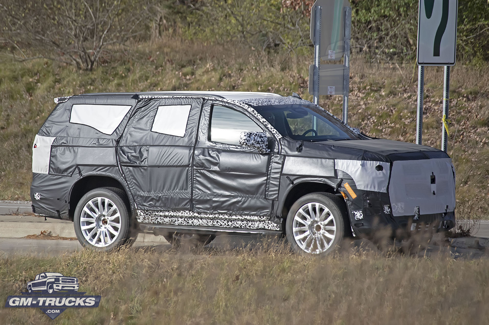 Camouflaged Cadillac Escalade Photographed - Left Over Test Bed Or High Performance Prototype? 5 Camouflaged Cadillac Escalade Photographed - Left Over Test Bed Or High Performance Prototype?