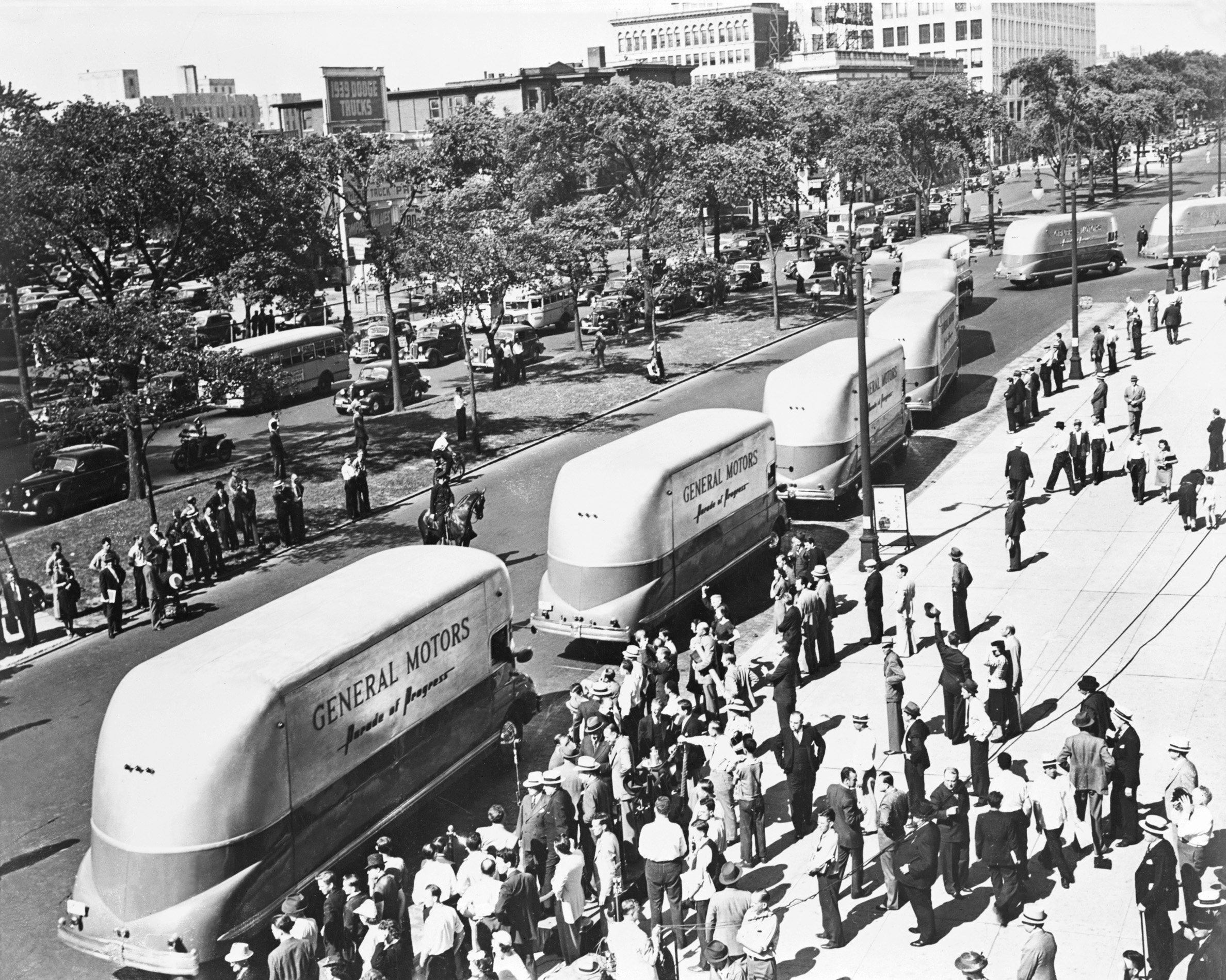 8 GM "Streamliner" vans in front of the GM Headquarters