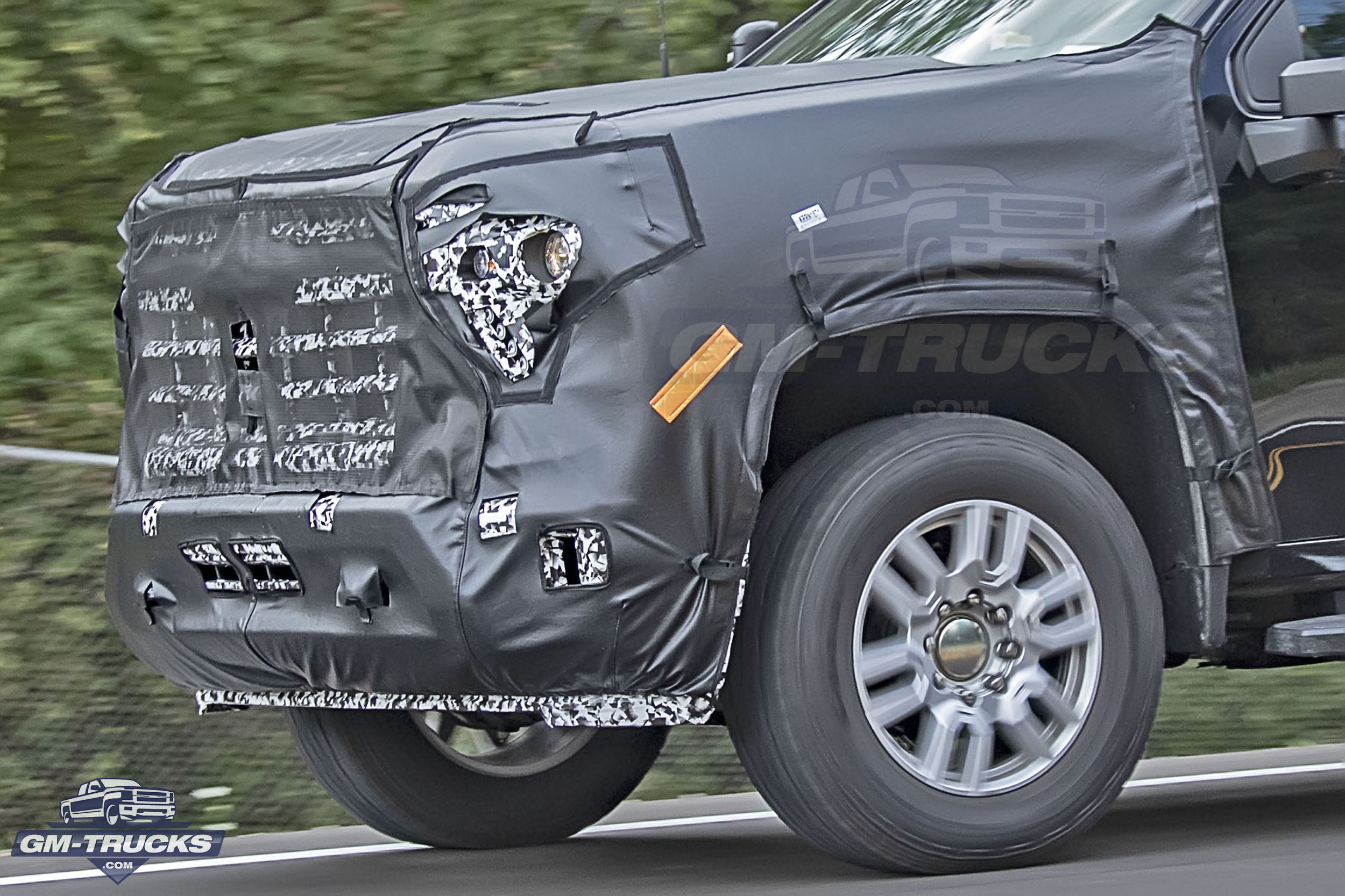 New 2023 Silverado HD Photographed - Significant Front End Changes Ahead? 8 2023 Silverado HD Prototype