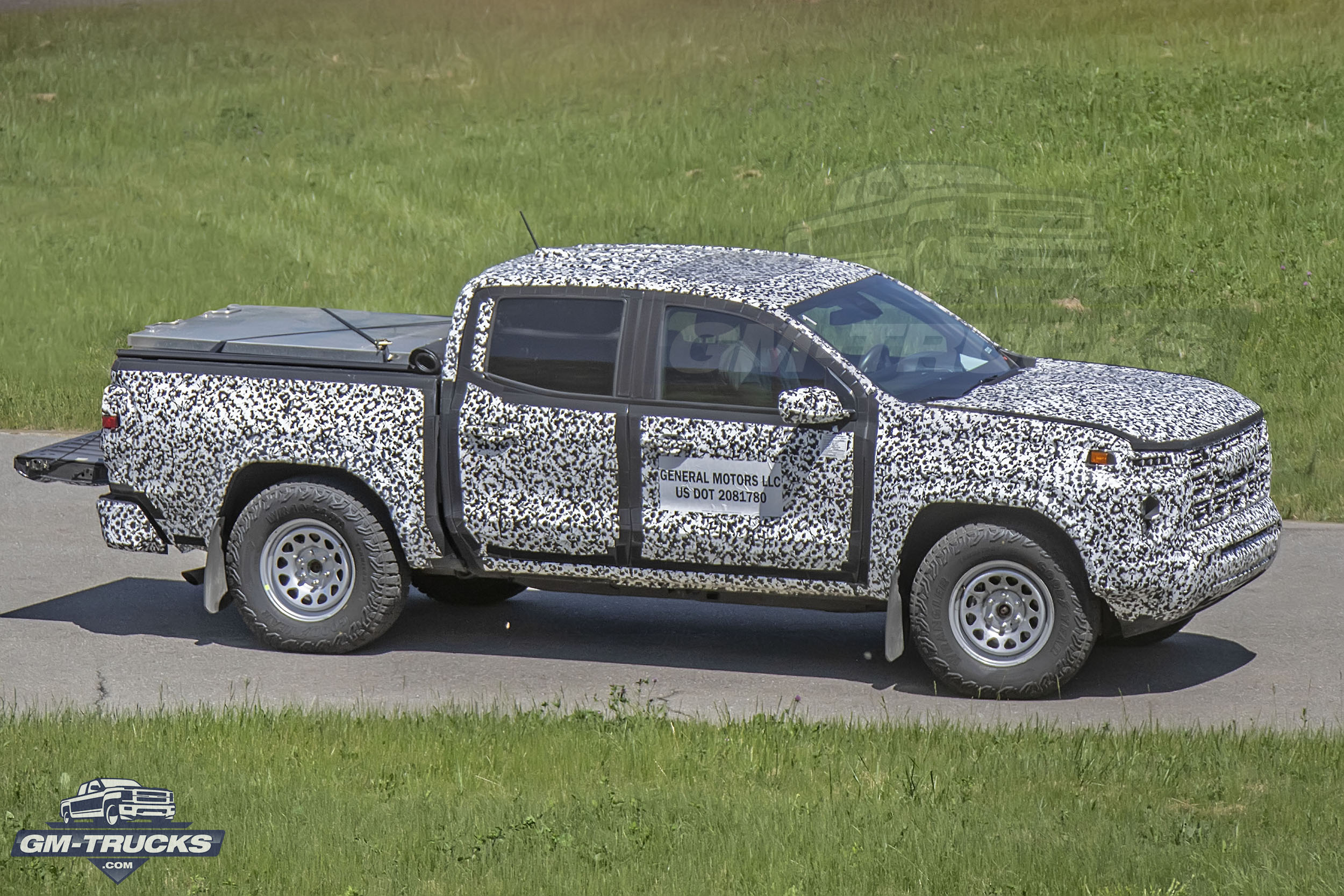 All New 2023 GMC Canyon AT4X Photographed Less Disguised Than Ever 5 GMC Canyon AT4X