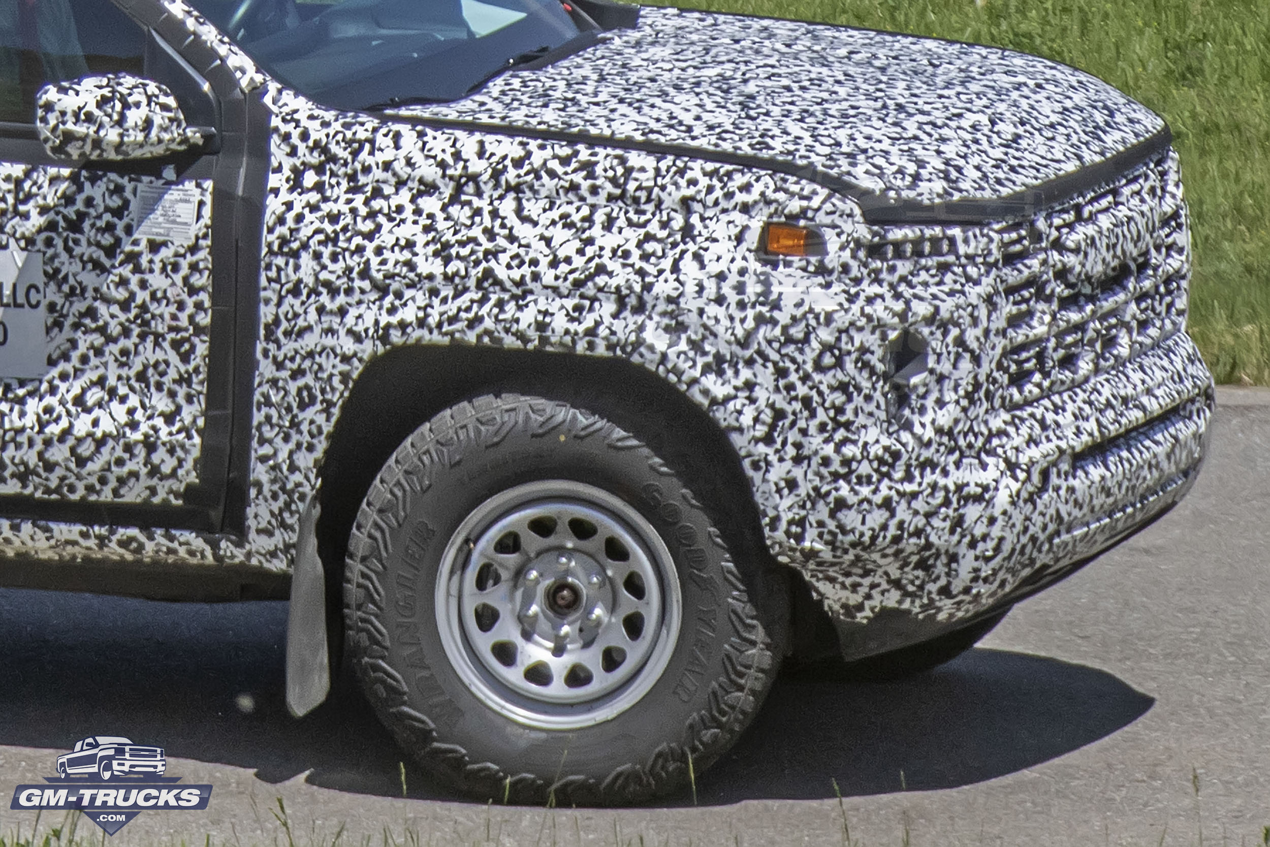All New 2023 GMC Canyon AT4X Photographed Less Disguised Than Ever 4 GMC Canyon AT4X