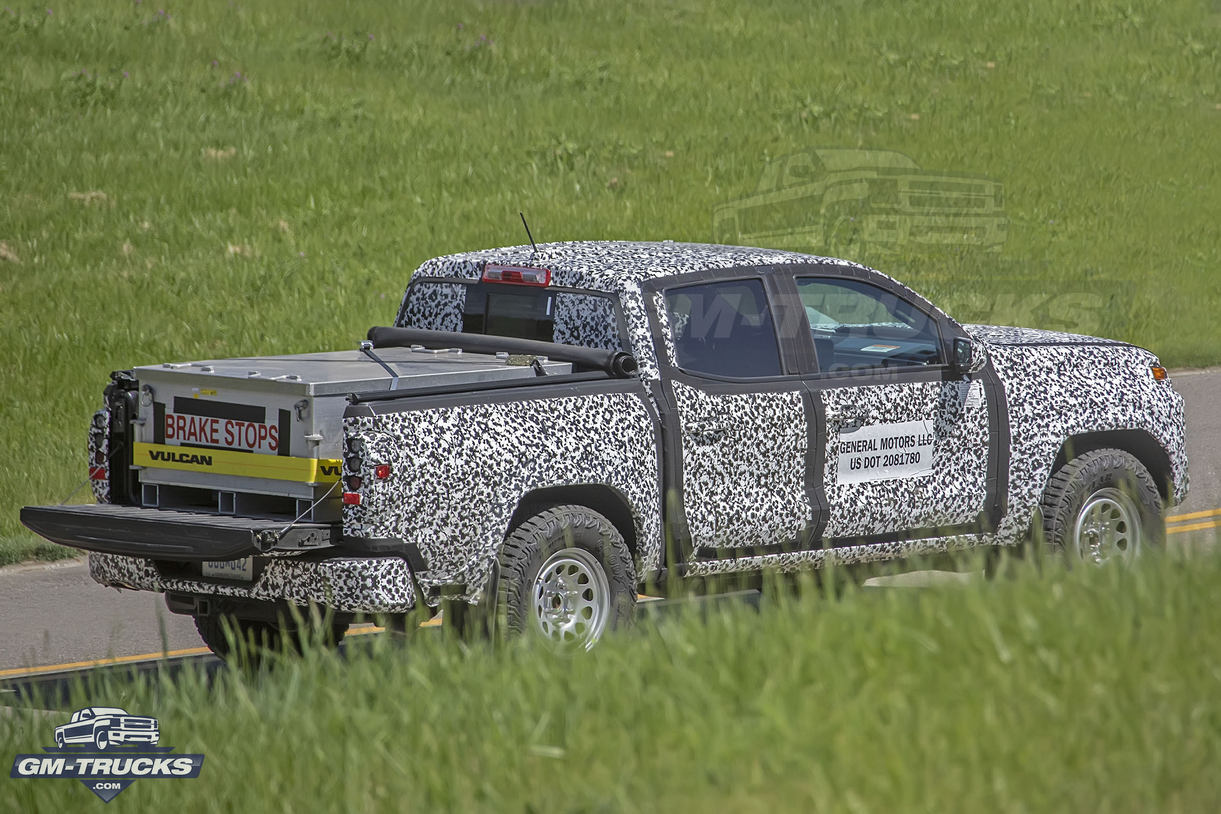 All New 2023 GMC Canyon AT4X Photographed Less Disguised Than Ever 8 GMC Canyon AT4X