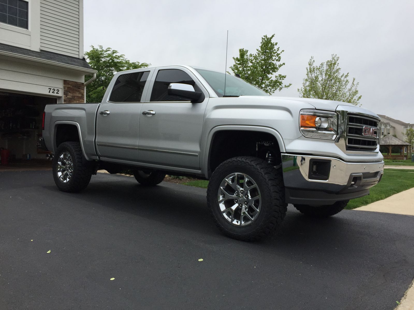 2014 Sierra 6.2 BDS 6In Fox coilover and BDS rear leaf springs 35x12.5 Mickey Thompson ATZ