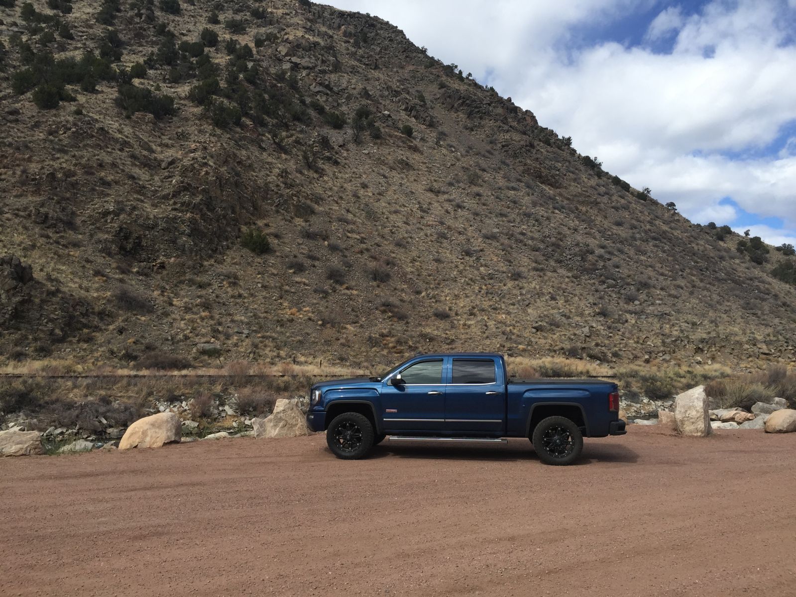 2016 GMC All Terrain SLT 6.2 & 8 spd.