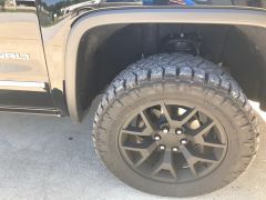 2017 GMC Sierra 1500 Denali Crew Cab with 2.5" RC level kit with 305/55r20 ridge grapplers