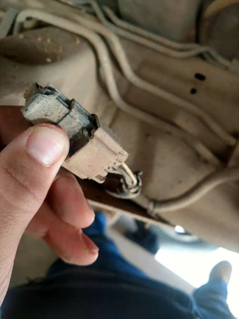 Wire hanging under driver's side. 2014 2019 Silverado & Sierra GM