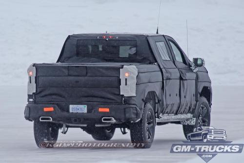 2019ChevroletSilverado_SpyShots_012.jpg