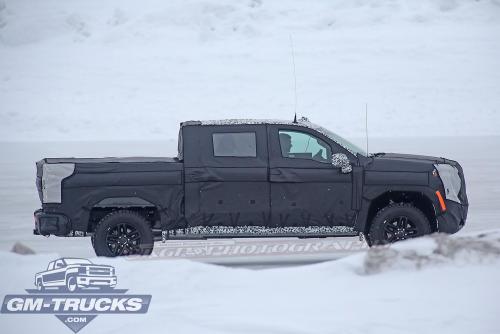 2019ChevroletSilverado_SpyShots_018.jpg