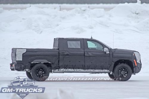 2019ChevroletSilverado_SpyShots_5.jpg