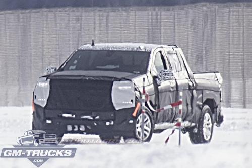 2019ChevroletSilverado_SpyShots_2.jpg