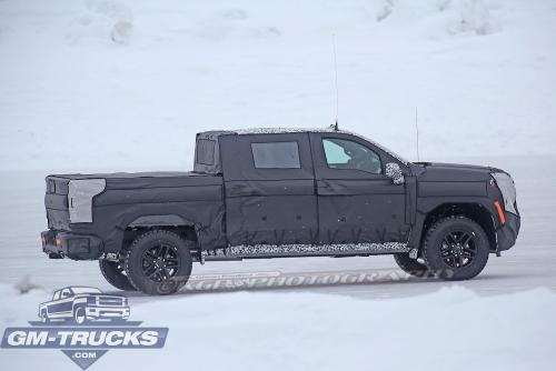 2019ChevroletSilverado_SpyShots_017.jpg