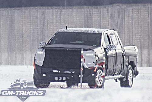 2019ChevroletSilverado_SpyShots_3.jpg