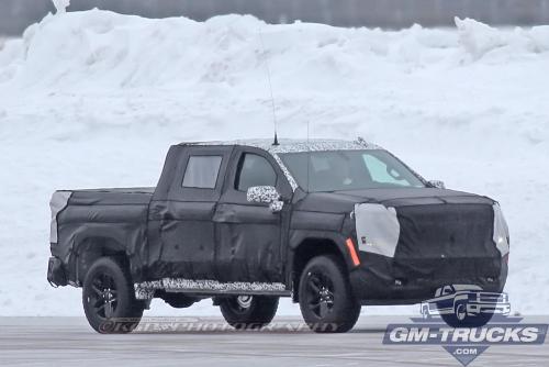2019ChevroletSilverado_SpyShots_019.jpg