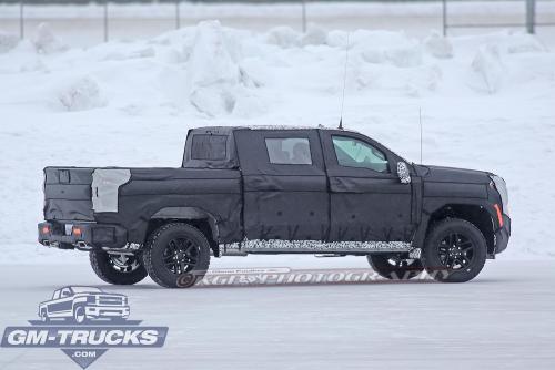 2019ChevroletSilverado_SpyShots_7.jpg