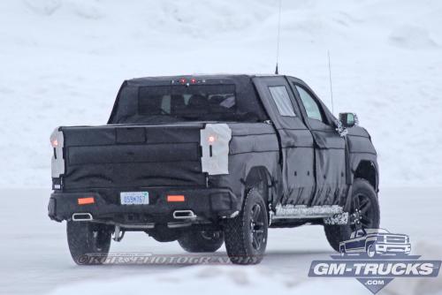 2019ChevroletSilverado_SpyShots_011.jpg
