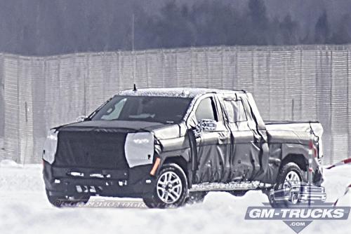 2019ChevroletSilverado_SpyShots_1.jpg