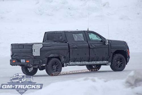 2019ChevroletSilverado_SpyShots_016.jpg