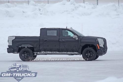 2019ChevroletSilverado_SpyShots_014.jpg