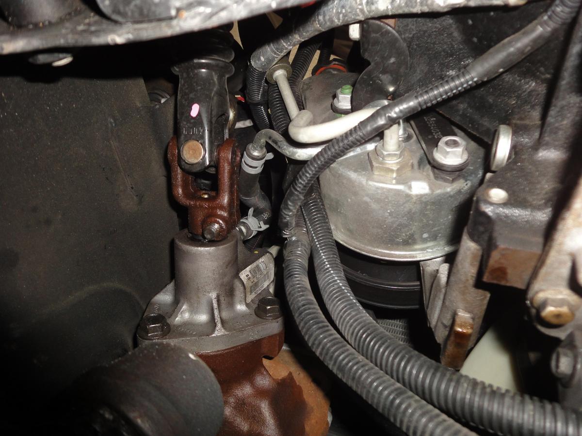 Steering Box Input Shaft Seal Leak 19992013 Silverado & Sierra 1500