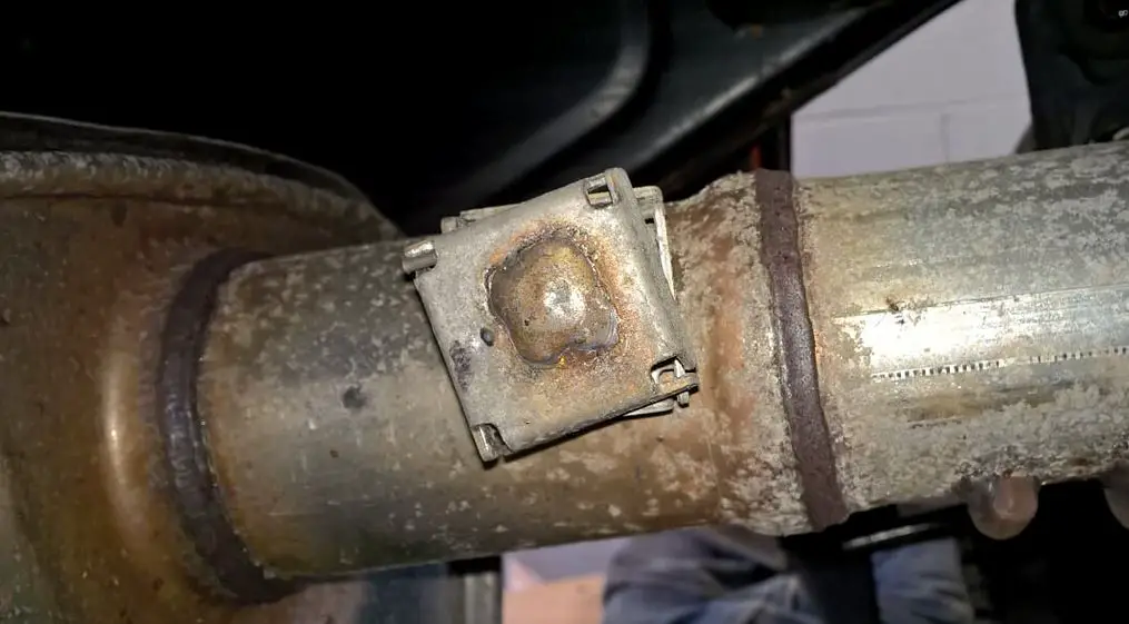 SilveradoSierra.com • How to clamp open my exhaust flapper valve? : Exhaust