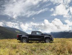 2015-Chevrolet-ColoradoZ71-013.jpg