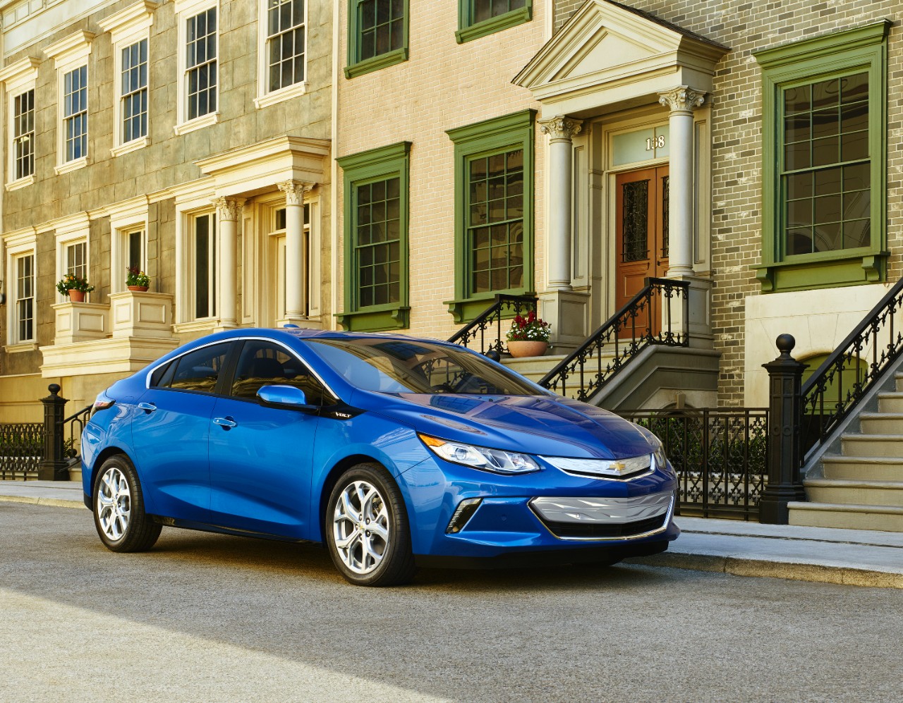 More information about "Second-generation Chevy Volt plugs in for 2016"