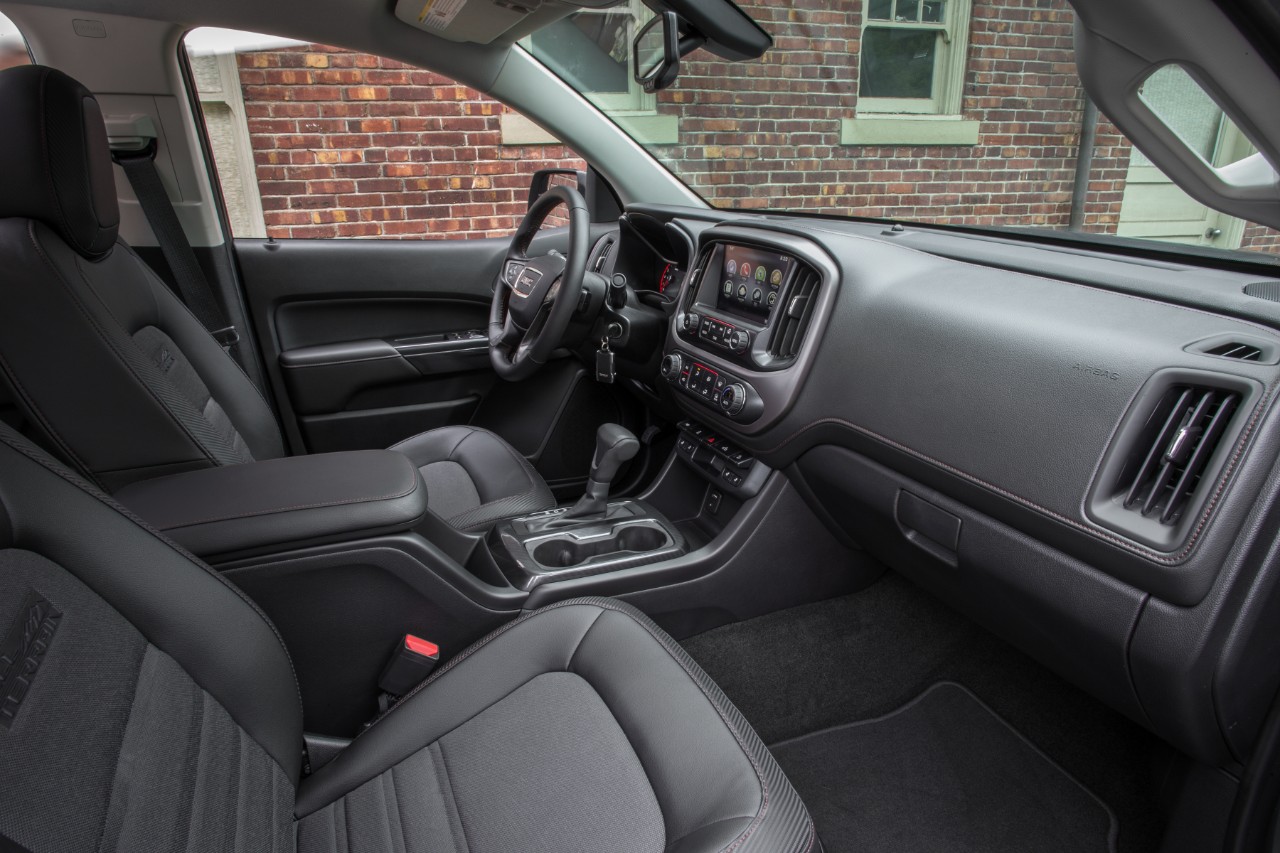 More information about "2015 GMC Canyon earns a Ward's 10-Best Interior award"