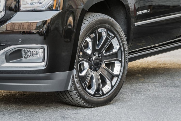 2018-GMC-Yukon-Denali-Ultimate-Black-008.jpg
