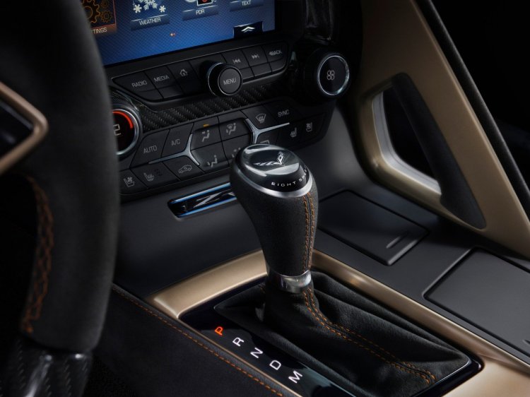 2019-Chevrolet-Corvette-ZR1-010.jpg
