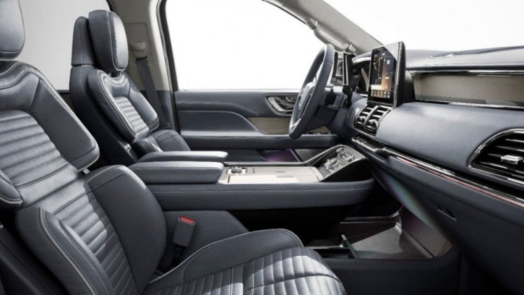 navigator interior.jpg